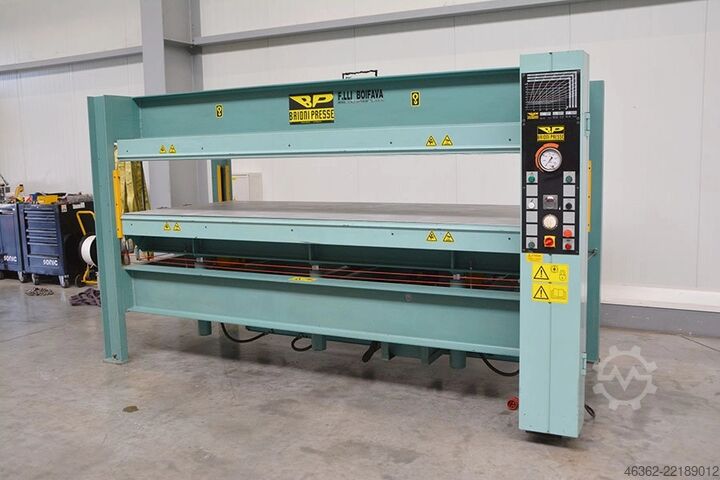 Hydraulische Furnierpresse 3000x1300 BAIONI Prasa do forniru