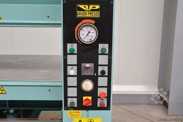 Hydraulische Furnierpresse 3000x1300 BAIONI Prasa do forniru