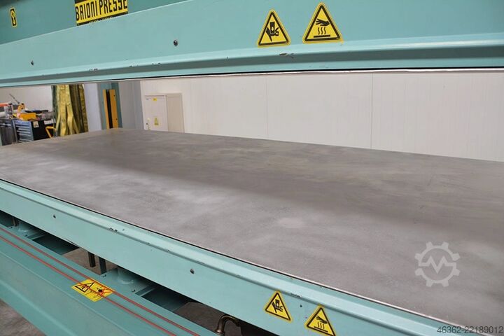 Hydraulische Furnierpresse 3000x1300 BAIONI Prasa do forniru