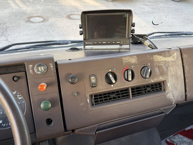 面包车底盘 MERCEDES-BENZ 814 Orig. 269.454km 8,45m Boot Boat Transporter