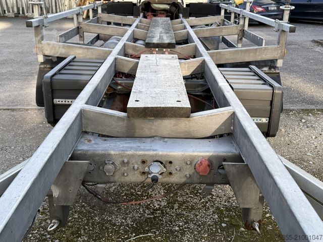 面包车底盘 MERCEDES-BENZ 814 Orig. 269.454km 8,45m Boot Boat Transporter