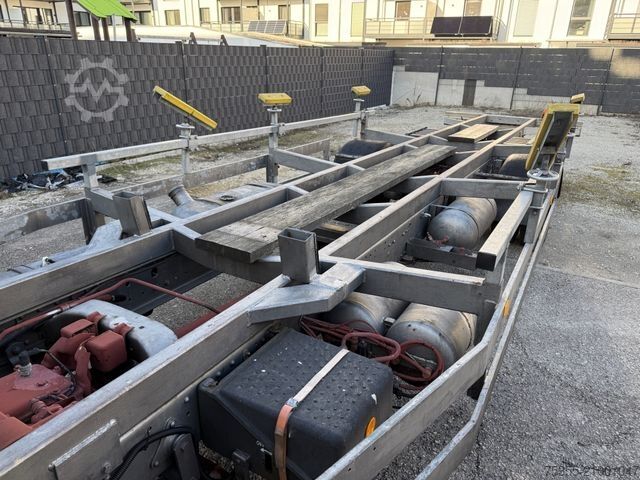 面包车底盘 MERCEDES-BENZ 814 Orig. 269.454km 8,45m Boot Boat Transporter