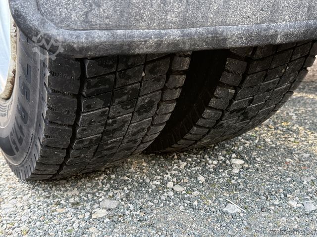 面包车底盘 MERCEDES-BENZ 814 Orig. 269.454km 8,45m Boot Boat Transporter