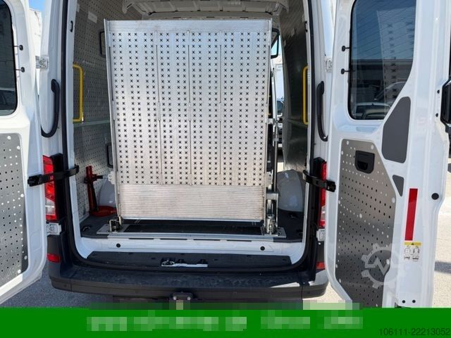 Minibüs VOLKSWAGEN Crafter 35 L2H2 RWD pe AHK,3,5t