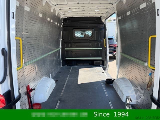 Minibüs VOLKSWAGEN Crafter 35 L2H2 RWD pe AHK,3,5t