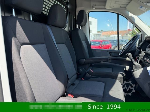Minibüs VOLKSWAGEN Crafter 35 L2H2 RWD pe AHK,3,5t