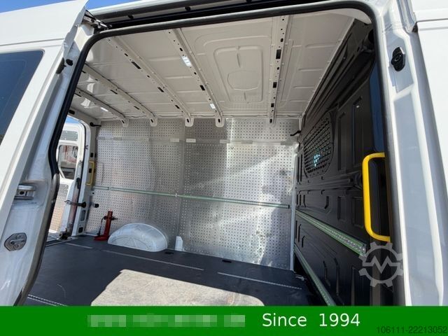 Minibüs VOLKSWAGEN Crafter 35 L2H2 RWD pe AHK,3,5t