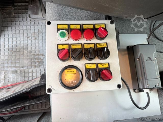 真空罐式卡车 MAN TGA 26.400 6x4 MORO 13.700 l. ADR Edelstahl