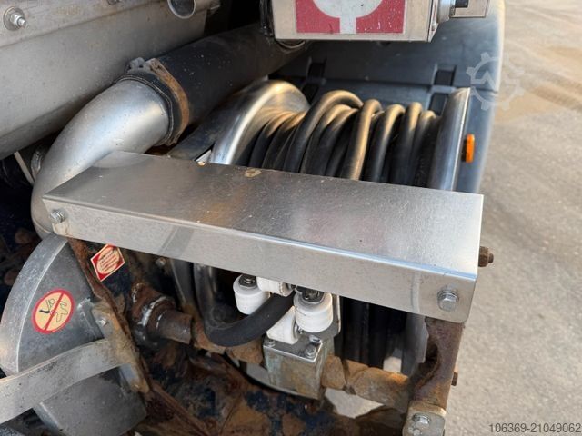 真空罐式卡车 MAN TGA 26.400 6x4 MORO 13.700 l. ADR Edelstahl