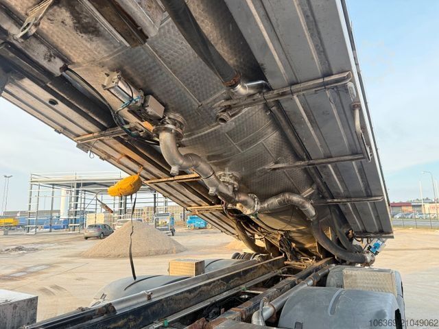 真空罐式卡车 MAN TGA 26.400 6x4 MORO 13.700 l. ADR Edelstahl