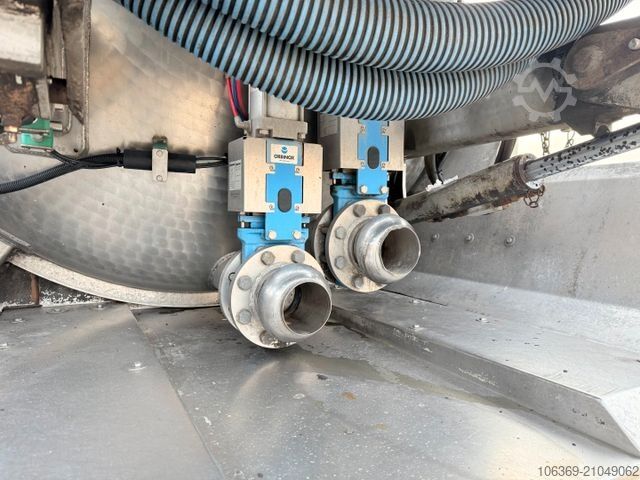 真空罐式卡车 MAN TGA 26.400 6x4 MORO 13.700 l. ADR Edelstahl