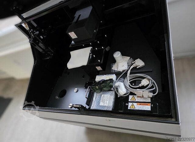 Spektrofotometrs Shimadzu SolidSpec 3700 Shimadzu SolidSpec-3700 UV-VIS-NIR