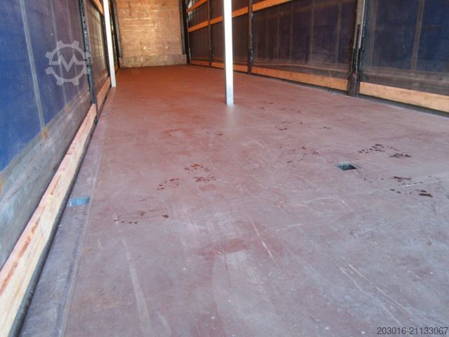 Open semitrailer with tarp SCHMITZ CARGOBULL MegaVarios verbreiterbar/auskurbelbar 70% Reifen