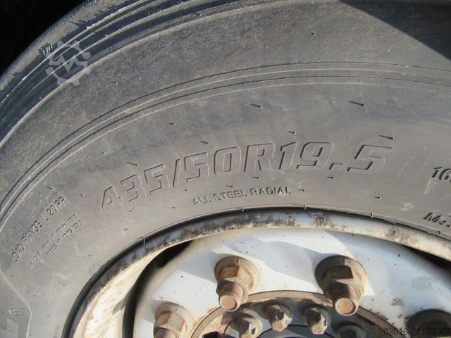 Open semitrailer with tarp SCHMITZ CARGOBULL MegaVarios verbreiterbar/auskurbelbar 70% Reifen