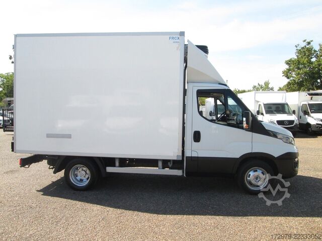Koelwagen met geïsoleerde laadbak IVECO 35 C13*Carrier Kühlkoffer*Fleischhaken+Bahn*