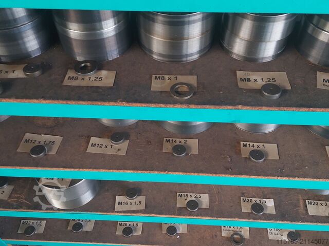 Stroj za valjanje navoja PeeWee P20SR