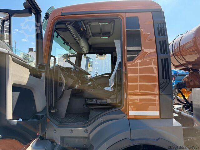 Truk pengaduk beton MAN 35.400 8x4 BB CH Betonmischer Liebherr