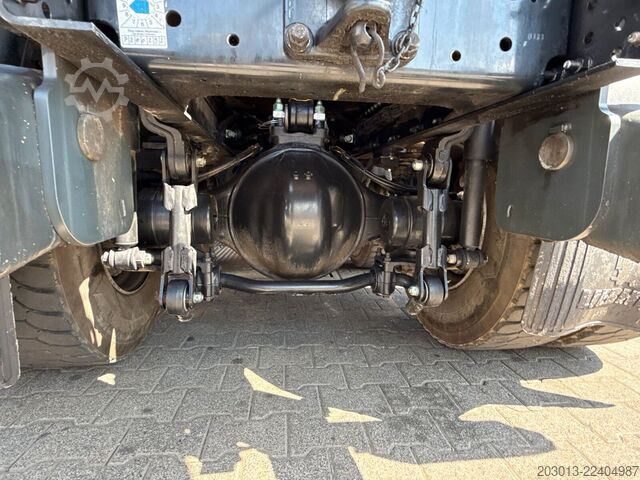 Truk pengaduk beton MAN 35.400 8x4 BB CH Betonmischer Liebherr