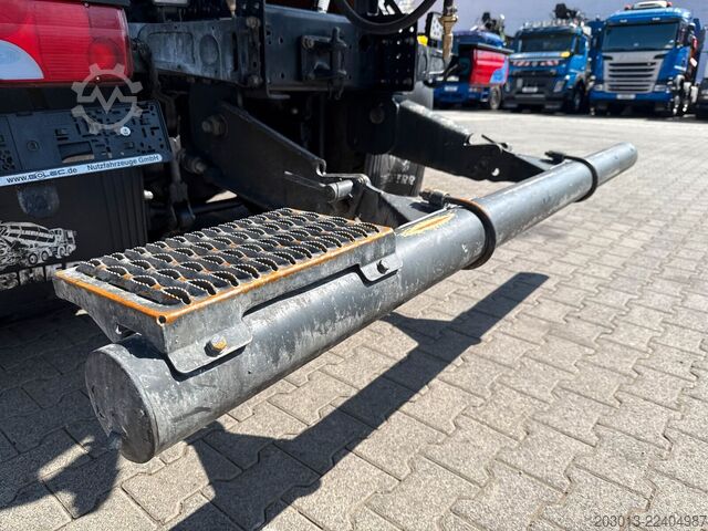 Truk pengaduk beton MAN 35.400 8x4 BB CH Betonmischer Liebherr