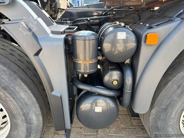 Truk pengaduk beton MAN 35.400 8x4 BB CH Betonmischer Liebherr