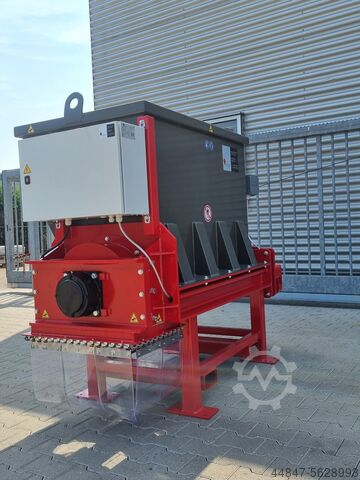 Mesin Penghancur Pallet Precrusher Kayu LUMAGO D.S.C. Dutch Shredder Company PYTHON 1300