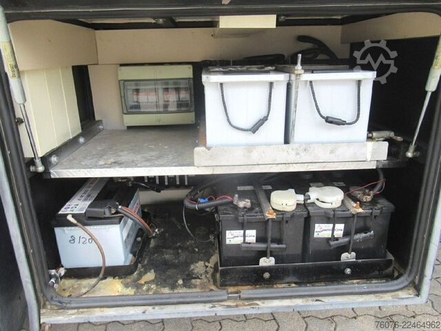 厢式货车 MERCEDES-BENZ 917 A 4x4 Allrad Einzelbereift 6m Koffer Klima