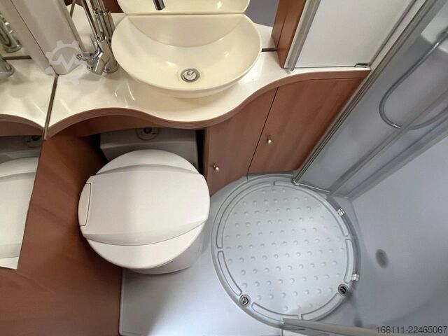 Camper semintegrato LMC T 708 G - Einzelbetten - Klima - Markise -
