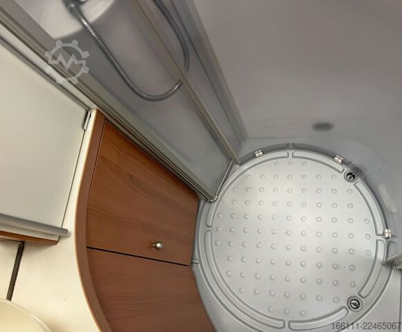 Camper semintegrato LMC T 708 G - Einzelbetten - Klima - Markise -