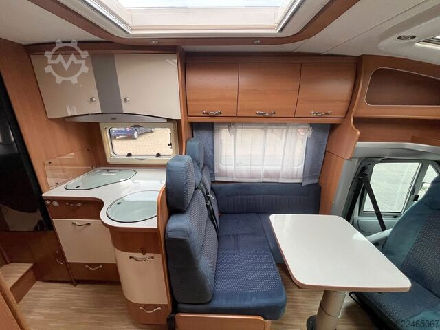 Camper semintegrato LMC T 708 G - Einzelbetten - Klima - Markise -