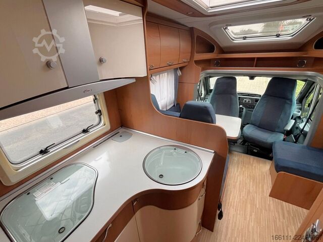 Camper semintegrato LMC T 708 G - Einzelbetten - Klima - Markise -
