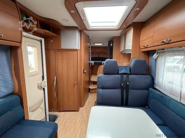 Camper semintegrato LMC T 708 G - Einzelbetten - Klima - Markise -
