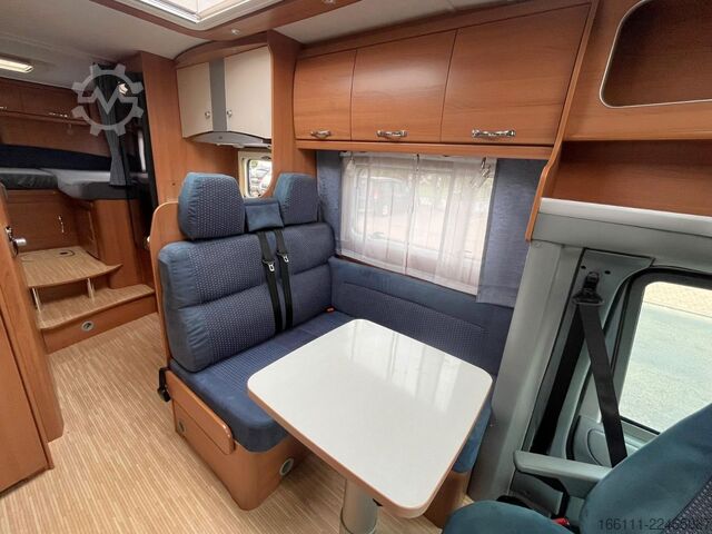 Camper semintegrato LMC T 708 G - Einzelbetten - Klima - Markise -