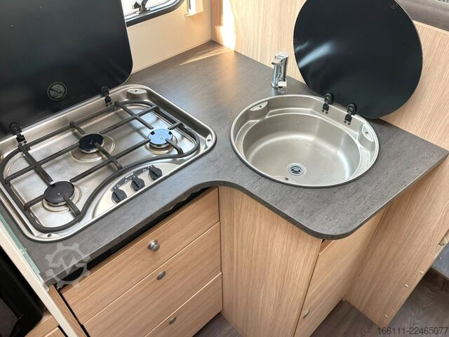 Camper semintegrato SUNLIGHT Aktive T 67 - Hub/Einzelbetten - auto/Sat/TV -