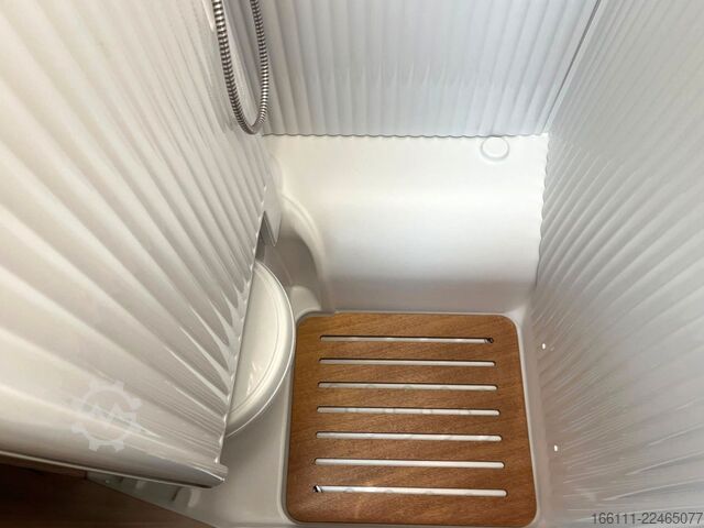 Camper semintegrato SUNLIGHT Aktive T 67 - Hub/Einzelbetten - auto/Sat/TV -