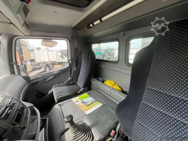 Three-sided tipper truck MERCEDES-BENZ Axor 1826 K 4x2 2-Achs Kipper Kran Greiferst. de