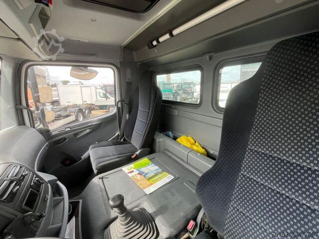 Tipper truck MERCEDES-BENZ Axor 1826 K 4x2 2-Achs Kipper Kran Greiferst. de
