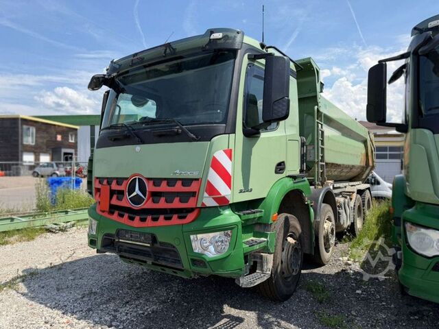 Damperli kamyon MERCEDES-BENZ Arocs 3243 8x4 4 Achs Muldenkipper Meiller deuts