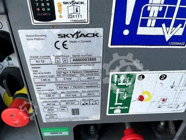 Plate-forme à ciseaux SkyJack SJ 12