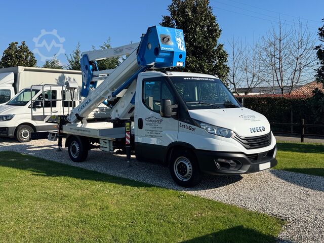 Dobozos furgon IVECO DAILY SOCAGE PIATTAFORMA