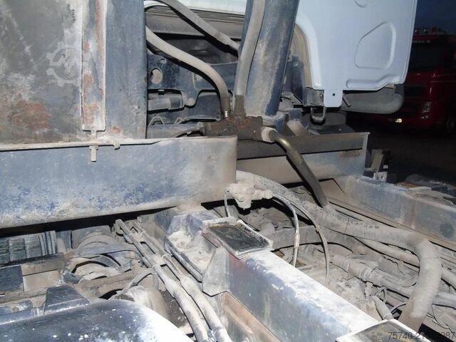 垃圾车 Renault Kerax 410DXI + 8X4 + MANUAL + SPRING