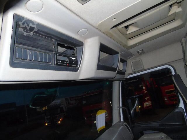 垃圾车 Renault Kerax 410DXI + 8X4 + MANUAL + SPRING