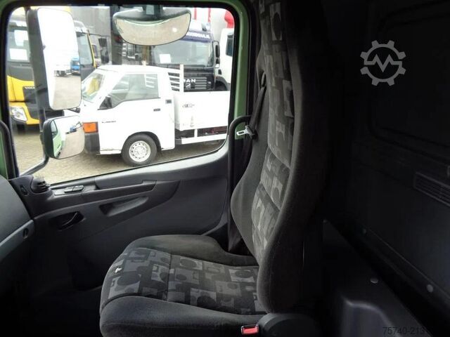 Beg pakaian Mercedes-Benz Atego 822 + Euro 5 + Dhollandia lift