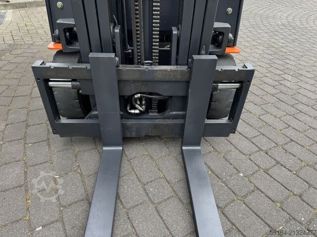 Električni viljuškar na 3 kotača Doosan B15T-5