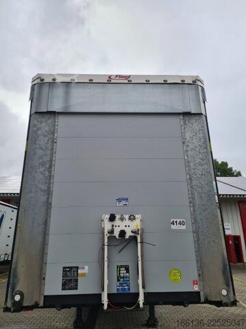 Auflieger mit Pritsche & Plane Fliegl 3-Achs Gardine Mega mit 7m Coilmulde