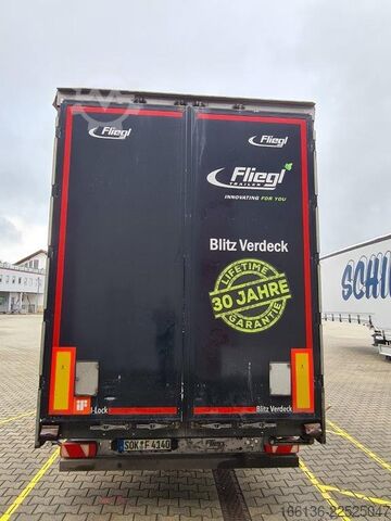 Auflieger mit Pritsche & Plane Fliegl 3-Achs Gardine Mega mit 7m Coilmulde