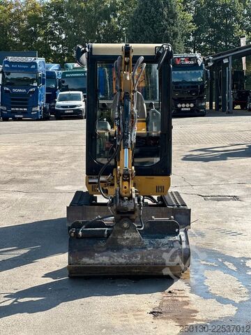 Mini excavator CATERPILLAR 301.8C Gummikette / 2 Löffel / Schwenkschaufel