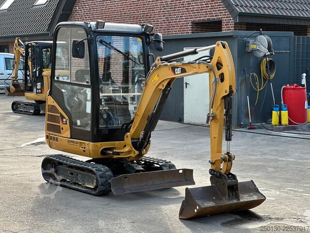 Mini excavator CATERPILLAR 301.7D Gummikette / 2 Löffel / Schwenkschaufel