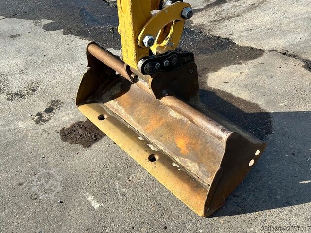 Mini excavator CATERPILLAR 301.7D Gummikette / 2 Löffel / Schwenkschaufel