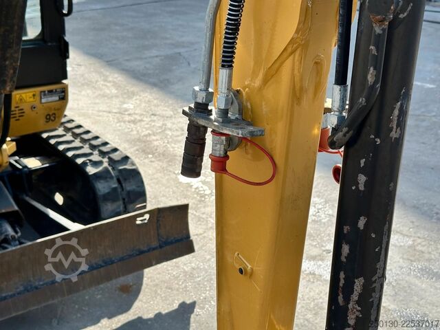 Mini excavator CATERPILLAR 301.7D Gummikette / 2 Löffel / Schwenkschaufel