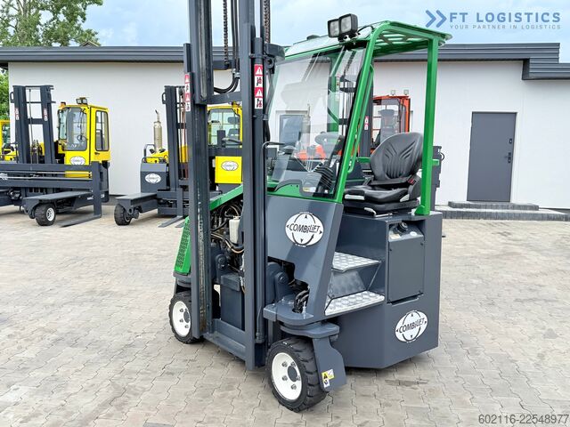 Carretilla retráctil de 4 vías Combilift CB3000 / TRIPLEX 4900MM / FREE LIFT